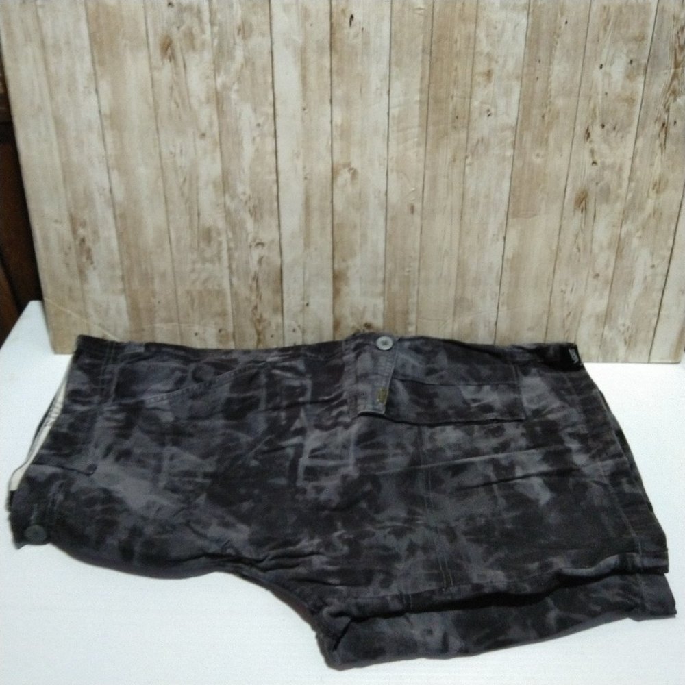 Vans Black pattern Jean Cargo shorts Size 38